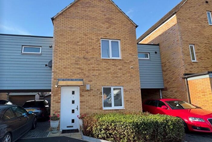 3 Bedroom Link Detached House For Sale In Browne Willis Close, Bletchley, Milton Keynes, MK2