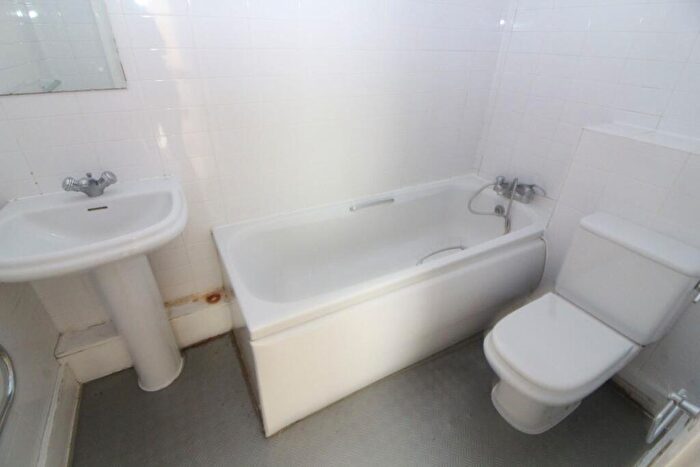1 Bedroom Flat For Sale In Flat The Old School Rooms, Great Moor Street, Bolton, Lancashire, BL1 - Photo 7
