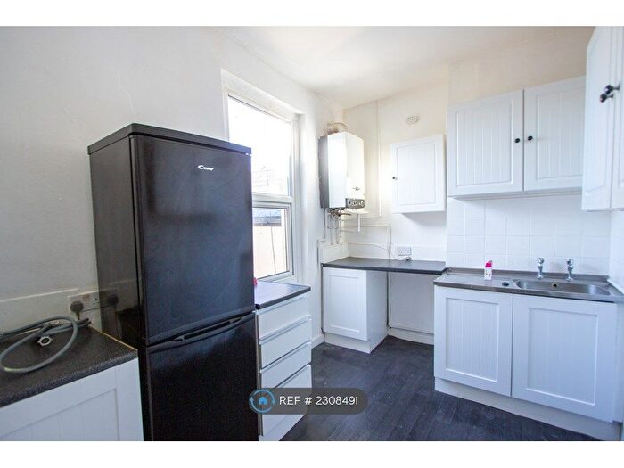 1 Bedroom Flat To Rent In Corporation Road, Newport, NP19