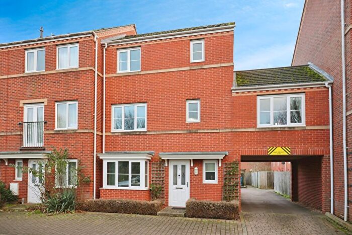 3 Bedroom Terraced House For Sale In Alma Road, Banbury, Oxfordshire, OX16