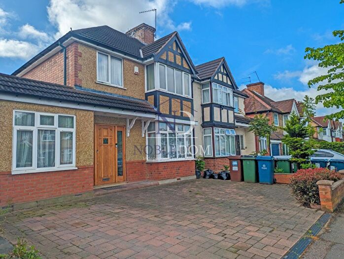 4 Bedroom Semi Detached House To Rent In Parkside Way, Harrow, HA2
