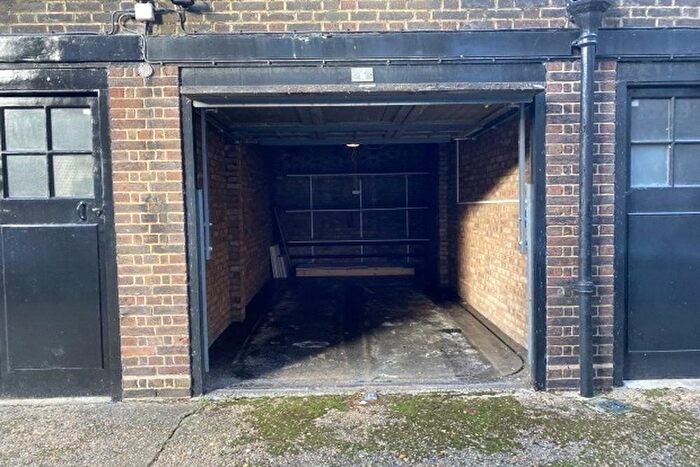 Garage / Parking To Rent In Shrewsbury House, Cheyne Walk, London, SW3