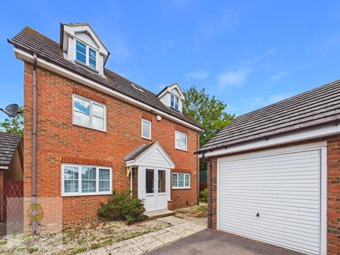 5 Bedroom Detached House For Sale In Shelduck Close, Allhallows, Rochester, ME3