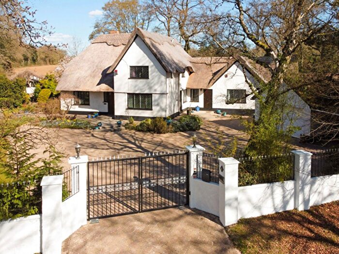 4 Bedroom Detached House For Sale In Holywell Road, Dunstable, LU6