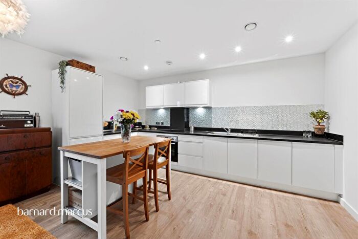 1 Bedroom Apartment For Sale In St. Johns Road, New Malden, KT3