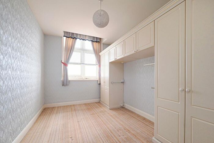 2 Bedroom Apartment For Sale In The Durlocks, Folkestone, CT19