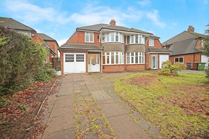 3 Bedroom Semi-Detached House For Sale In Lode Lane, Solihull, B92