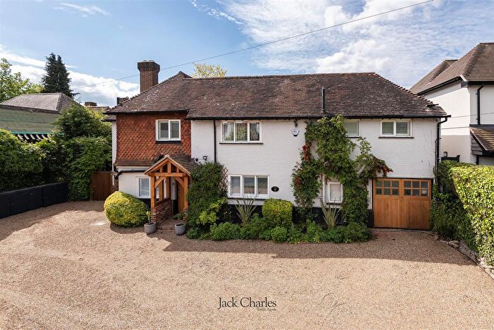 5 Bedroom Detached House For Sale In Yardley Park Road, Tonbridge, TN9