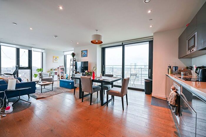 2 Bedroom Flat To Rent In St Gabriel Walk, Elephant And Castle, London, SE1