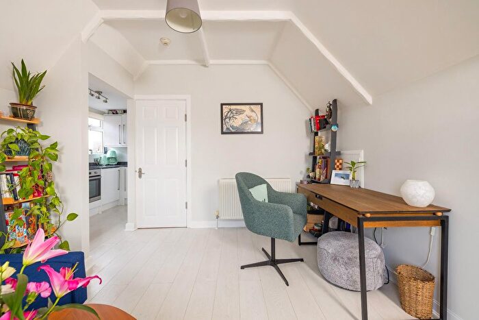 1 Bedroom Flat For Sale In Warwick Road, Redland, BS6