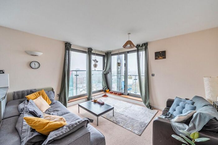 2 Bedroom Flat For Sale In Sumner Road, London, SE15