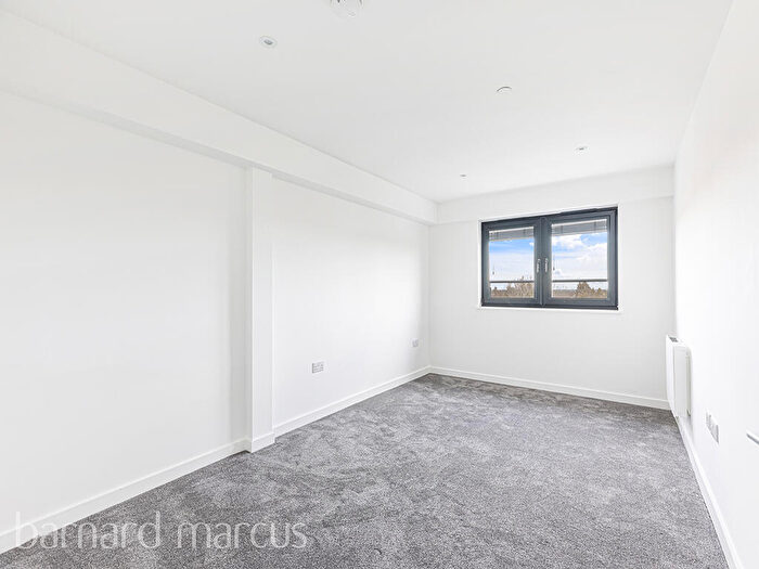 2 Bedroom Apartment To Rent In High Road, Whetstone, N20