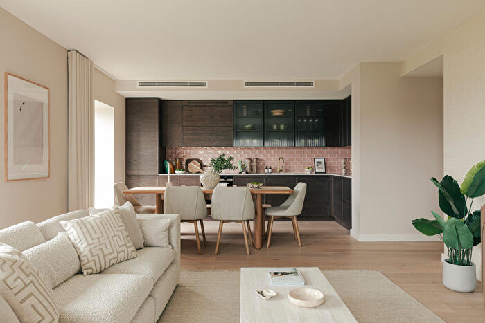 3 Bedroom Apartment For Sale In Starboard Way, London, E16