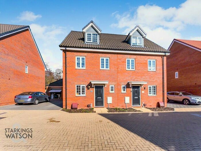 3 Bedroom Semi-Detached House For Sale In Shreeve Road, Blofield, Norwich, NR13