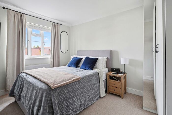 2 Bedroom Flat To Rent In Arlington Lodge Monument Hill, Weybridge, Surrey, KT13