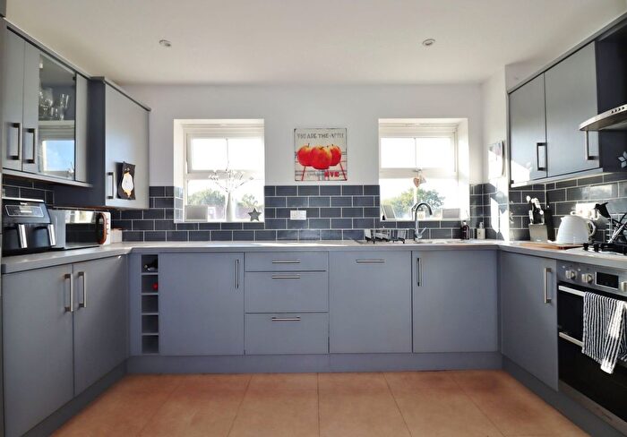 2 Bedroom Flat For Sale In Mescott Meadows, Hedge End, SO30