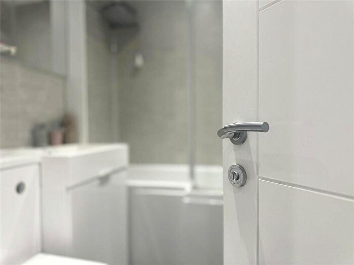 1 Bedroom Apartment For Sale In - Victoria Road, Farnborough, Hampshire, GU14