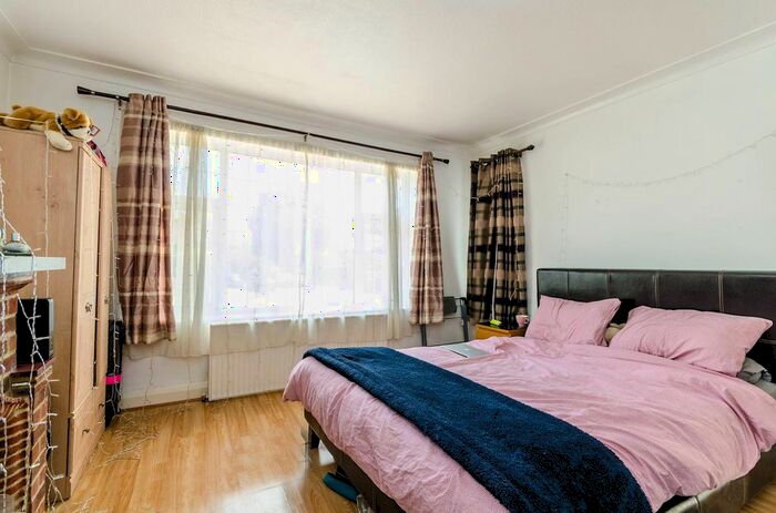 4 Bedroom Semi-Detached House To Rent In Robin Hood Lane, Kingston Vale, London, SW15