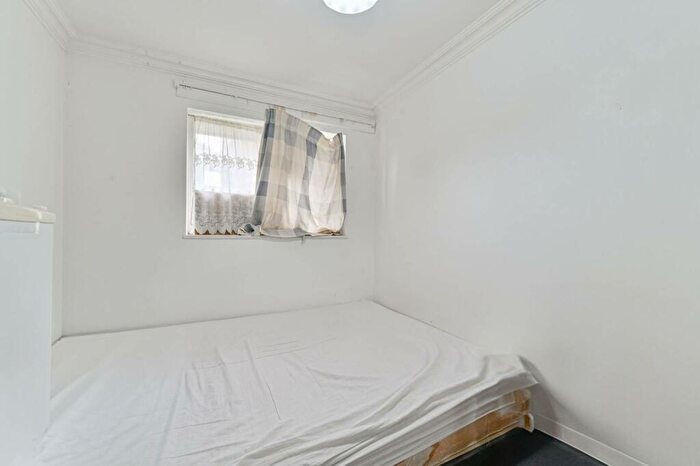 3 Bedroom Terraced House For Sale In Melbury Drive, Peckham, London, SE5
