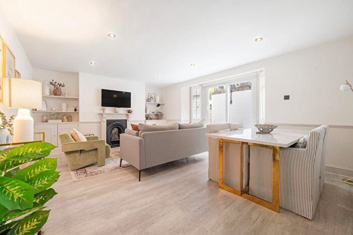 2 Bedroom Flat For Sale In Clapham Road, SW9