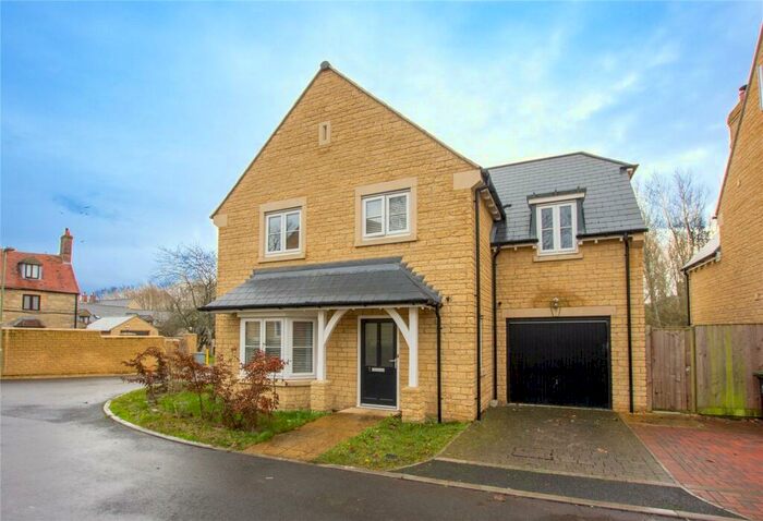 4 Bedroom Detached House To Rent In Woodbank, Witney, OX28