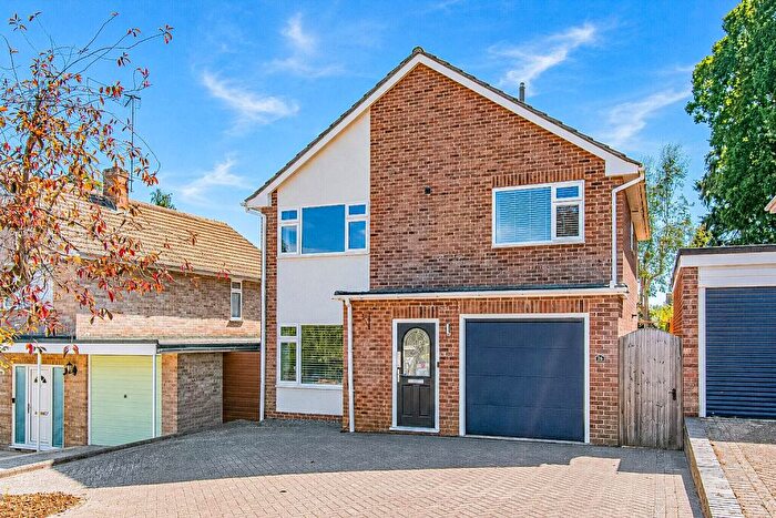 4 Bedroom Detached House For Sale In Cheviot Close, Newbury, Berkshire, RG14