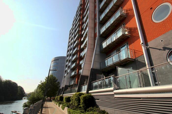 2 Bedroom Flat To Rent In Whitehall Quay, Leeds, West Yorkshire, LS1