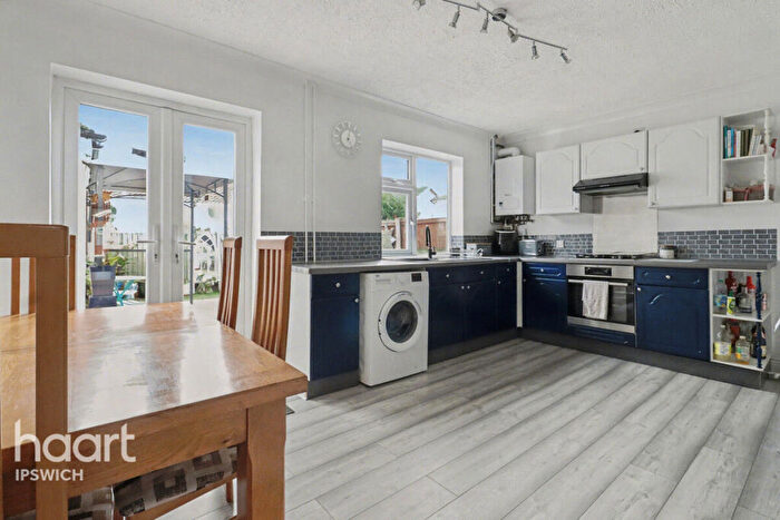 3 Bedroom Semi Detached House For Sale In High View Road, Ipswich, IP1