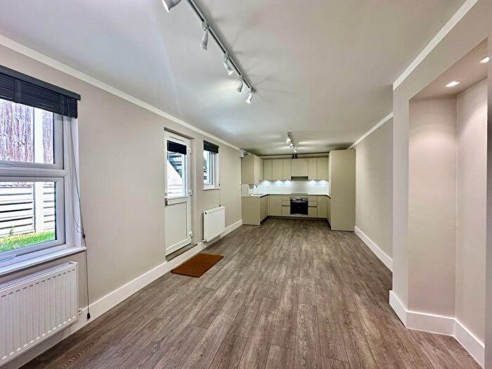 2 Bedroom Apartment To Rent In Regents Park Road, Finchley, N3