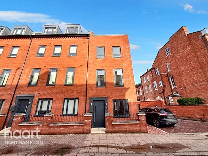 3 Bedroom End Of Terrace House For Sale In Derngate Place, Northampton, NN1