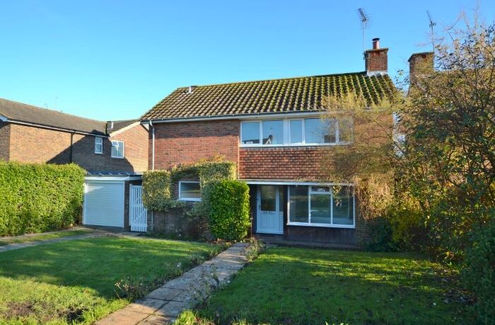 3 Bedroom Detached House To Rent In Sheepdown Close, Petworth, GU28