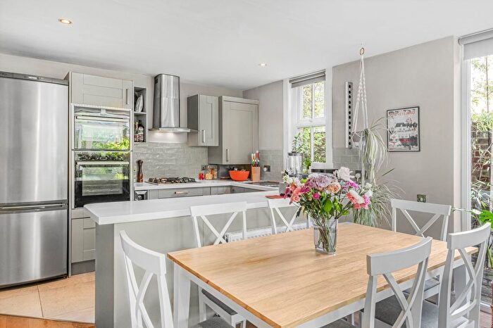 2 Bedroom Maisonette For Sale In Lower Richmond Road, East Sheen, SW14