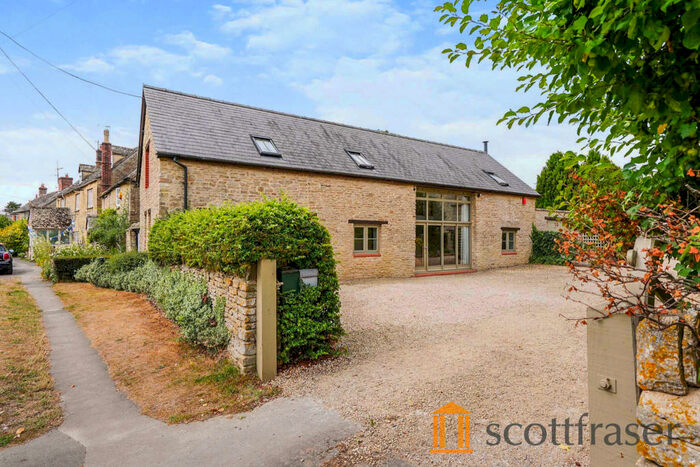2 Bedroom Detached House To Rent In The Green, Combe, OX29