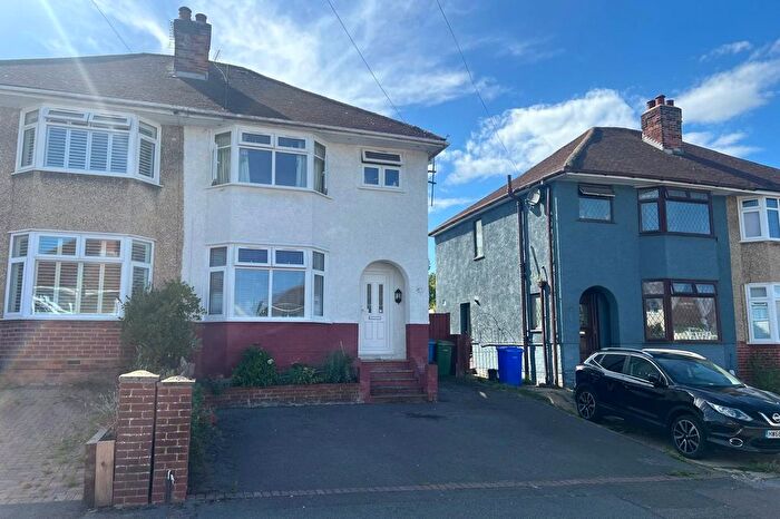 3 Bedroom Semi-Detached House For Sale In Elston Road, Aldershot, Hampshire, GU12