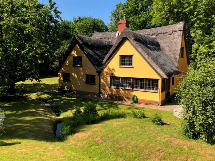3 Bedroom Cottage To Rent In Mill Hill, Lawford, CO11