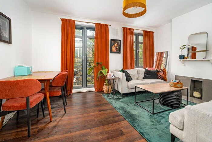 2 Bedroom Flat To Rent In Great Percy Street, Islington, London, WC1X