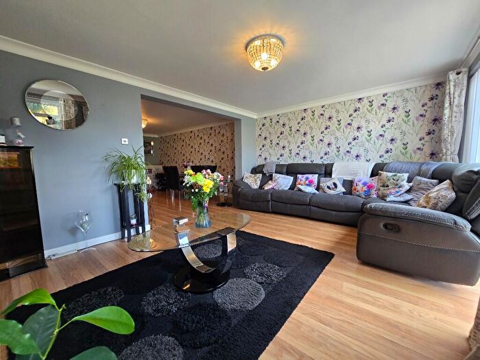 3 Bedroom Semi-Detached House For Sale In Wakering Road, Shoeburyness, SS3