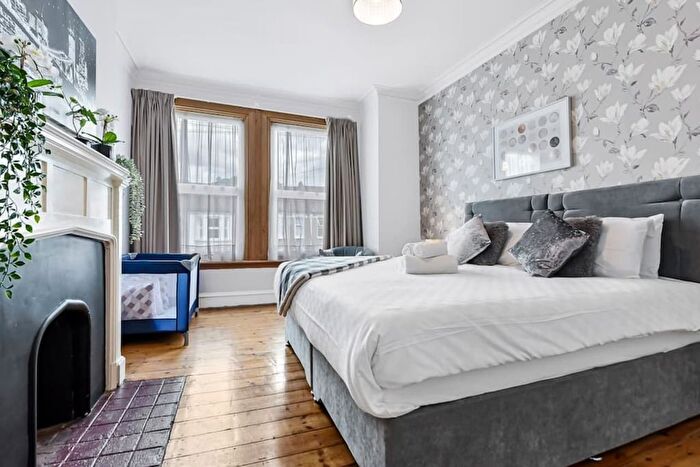 3 Bedroom Flat To Rent In Torridon Rd, London, SE6