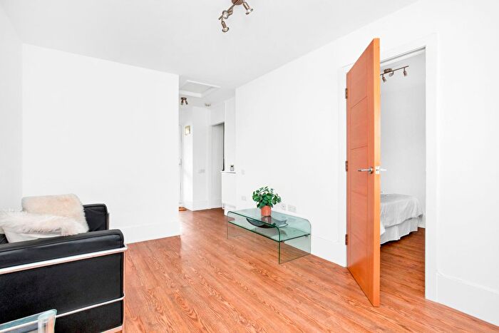 1 Bedroom Flat For Sale In Mathon Court, Guildford, GU1