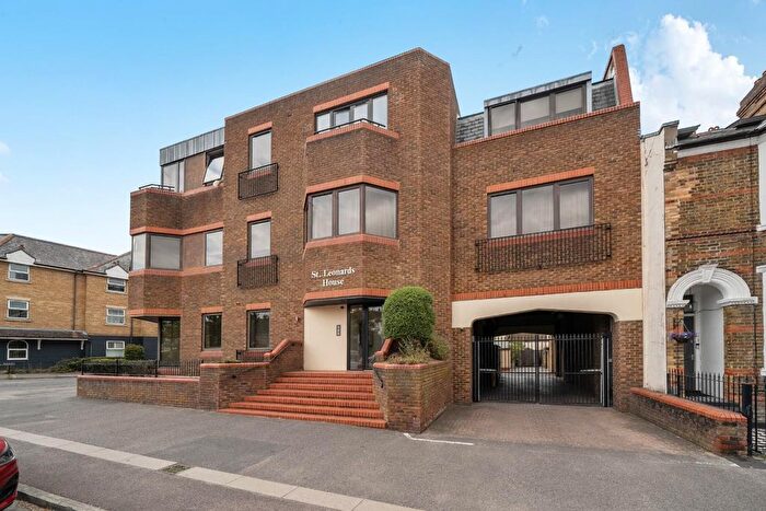 2 Bedroom Flat For Sale In St. Leonards Road, Windsor, SL4