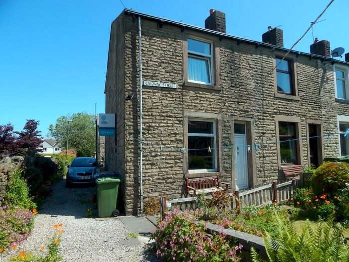 2 Bedroom End Of Terrace House For Sale In Railway Street, Foulridge, BB8