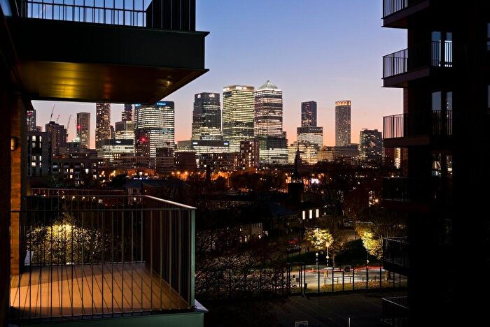 1 Bedroom Apartment For Sale In Dunlip And Pochard House, Hawser Lane, London, E14