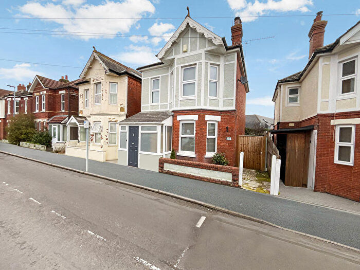 4 Bedroom Detached House For Sale In Christchurch, BH23