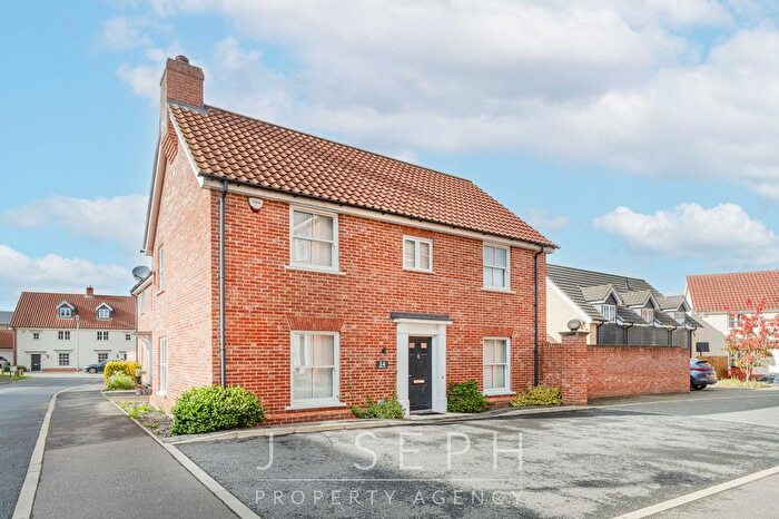 3 Bedroom Link Detached House To Rent In Ringlet Lane, Stanway, CO3