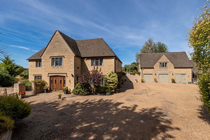 5 Bedroom Detached House For Sale In Stratford Road, Moreton-in-Marsh, Gloucestershire, GL56