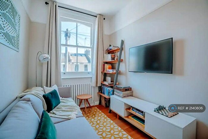 1 Bedroom Maisonette To Rent In Clifden Road, London, E5