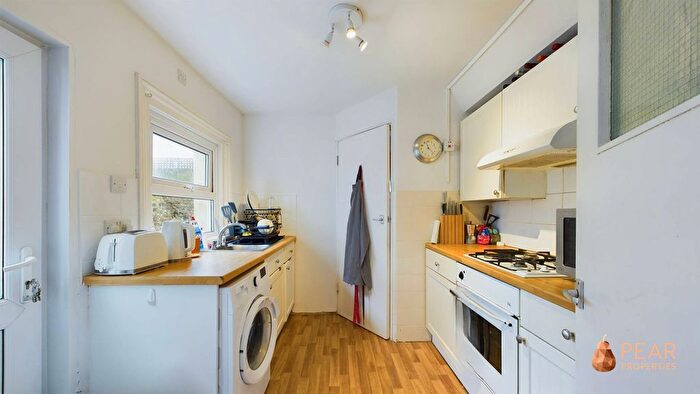 1 Bedroom Flat For Sale In Hertford Road, Worthing, BN11