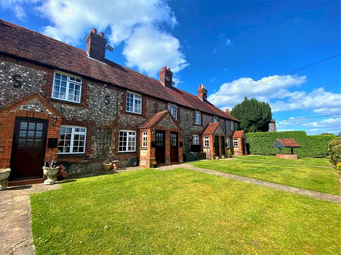 2 Bedroom Terraced House To Rent In Wheeler End, HP14