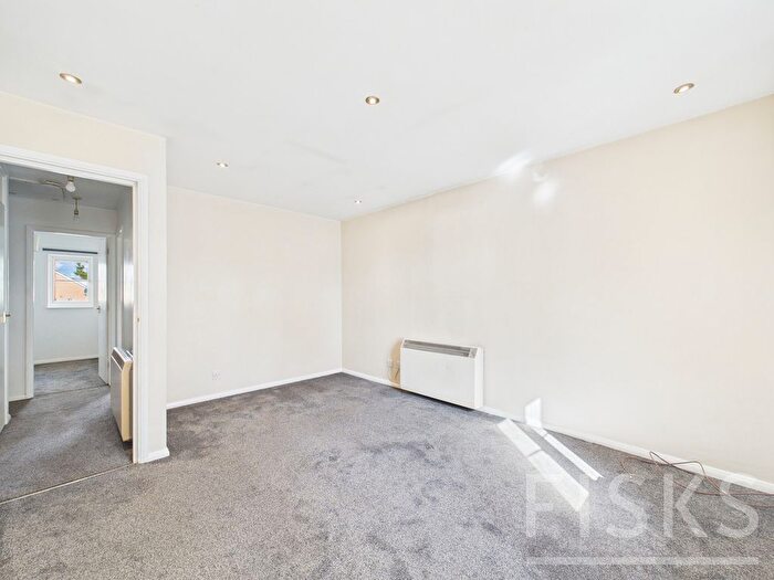 2 Bedroom Block Of Flats For Sale In Saxon Court, Benfleet, SS7