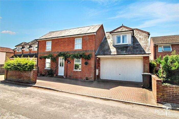 4 Bedroom Detached House For Sale In St Johns Road, Thatcham, RG19
